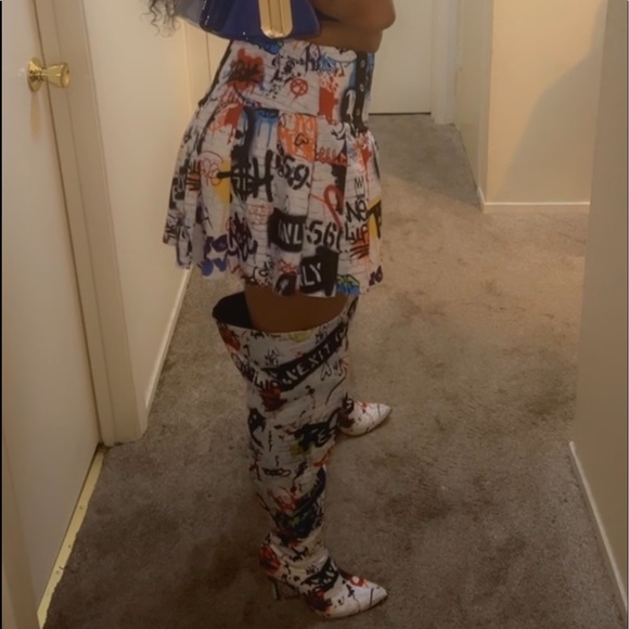 Dolls kill graffiti boots and skirt set - Picture 4 of 7